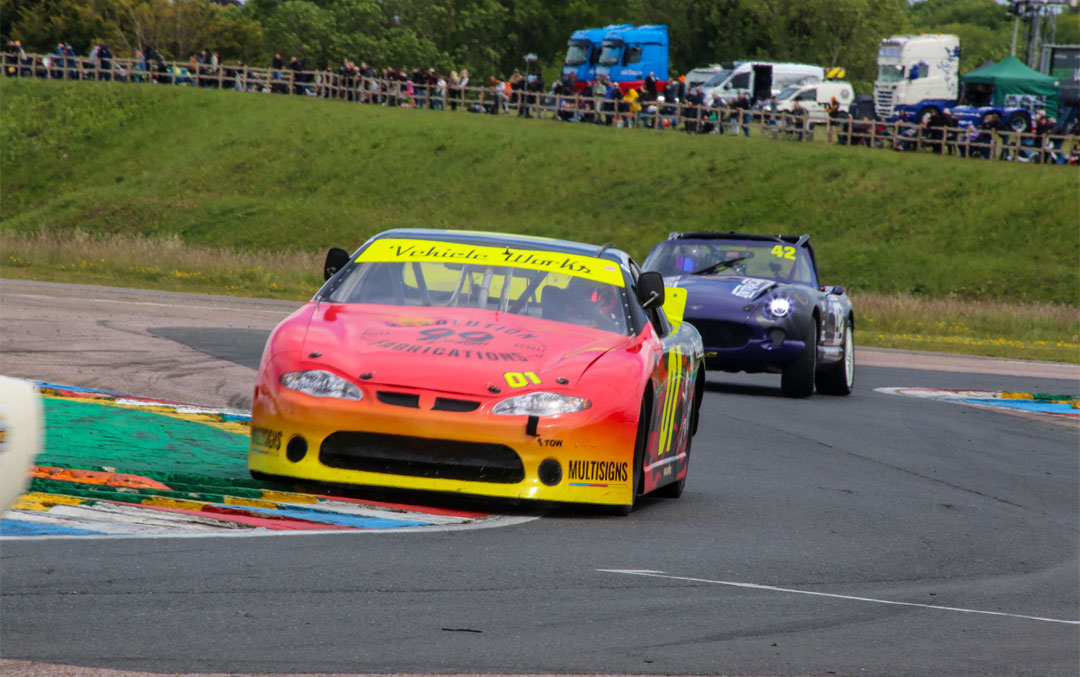 cars racing the Thruxton 2026 race