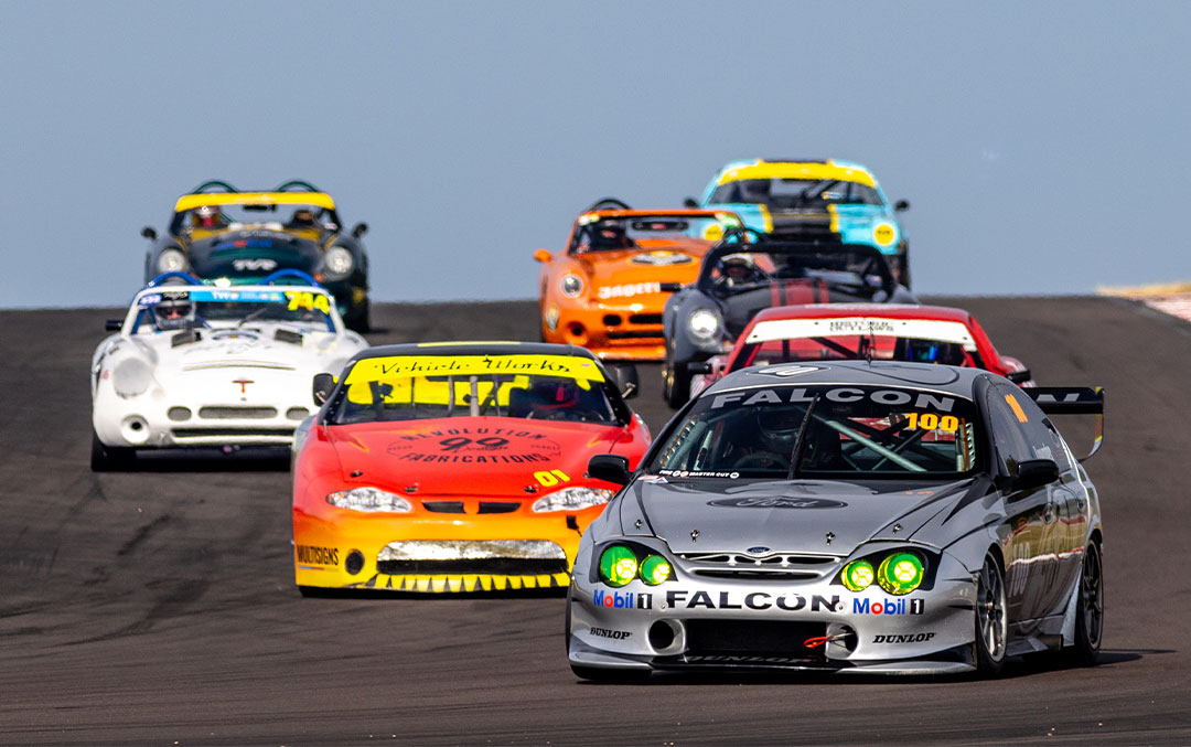 Historic outlaws race